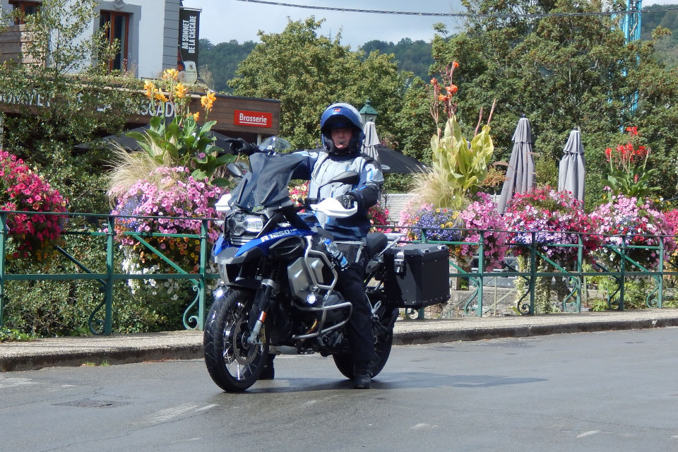 Motorrijbewijspoint Delft examengarantie AVB en AVD